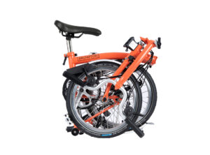 Brompton: C Line Utility Fire Coral – Mid – Wide Saddle – Bicicleta Plegable