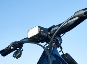 Knog: Blinder X 1800 – Luces + Batería Externa